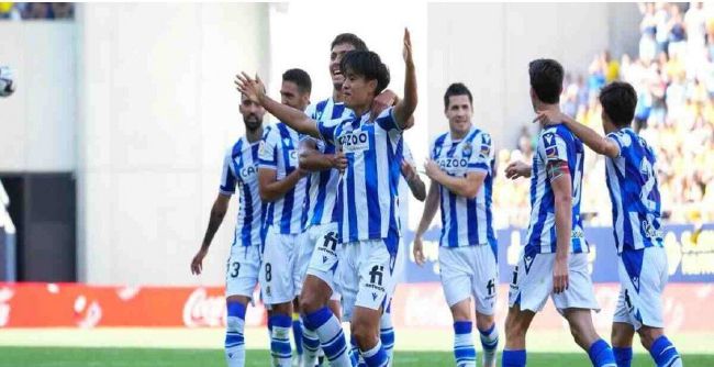 最终罗马主场2-0击败那不勒斯。